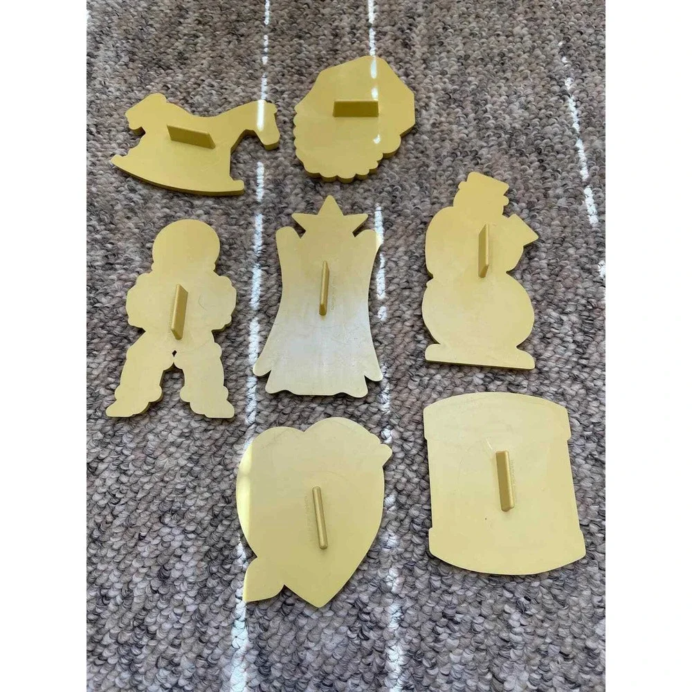VINTAGE STANLEY HOME PRODUCTS‎ COOKIE CUTTER SET 7 XMAS SANTA ASTRONAUT DRUM